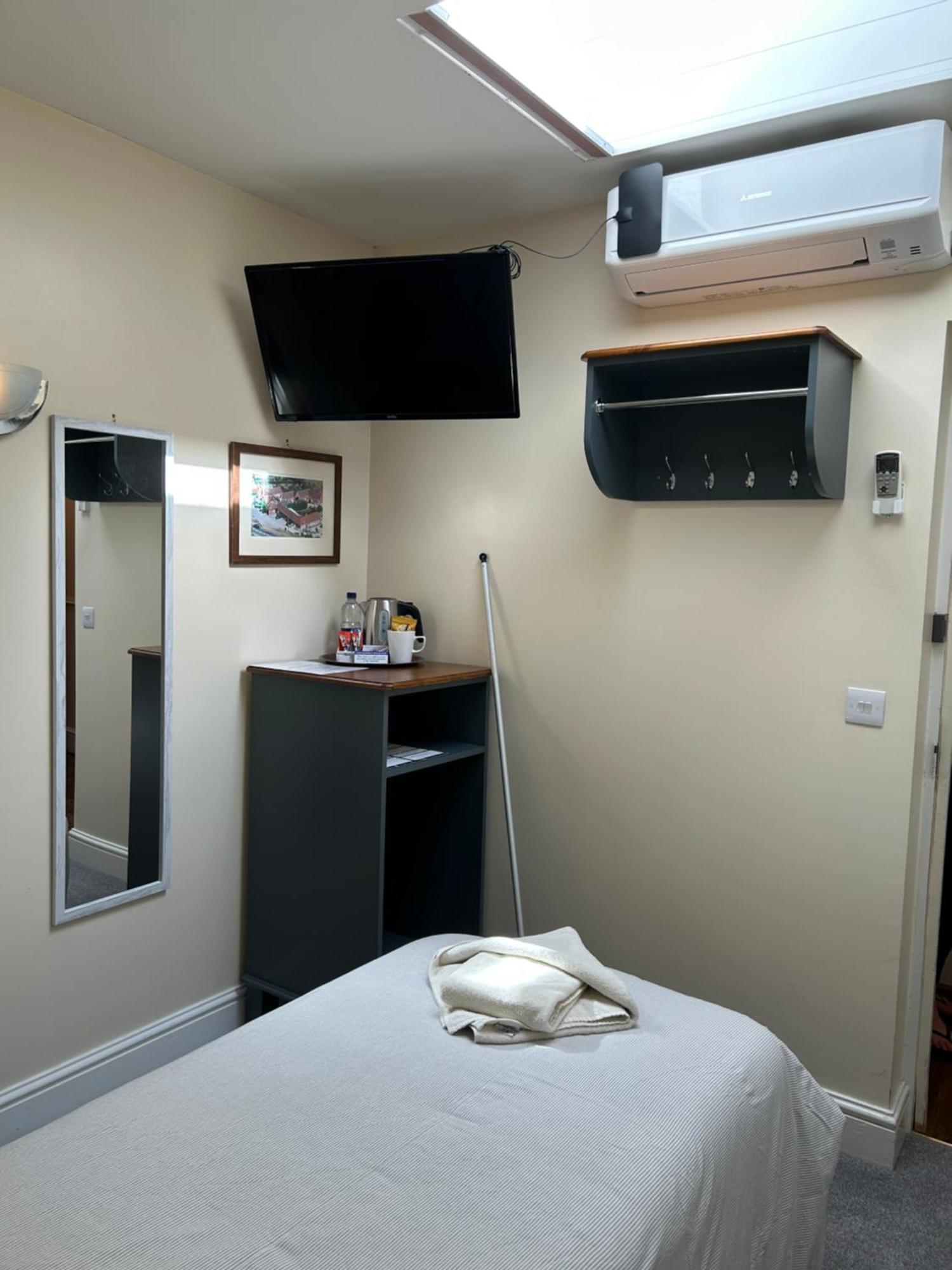 Halfway House Inn Country Lodge Yeovil Bagian luar foto